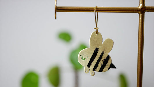 Bidrottning med bröst -