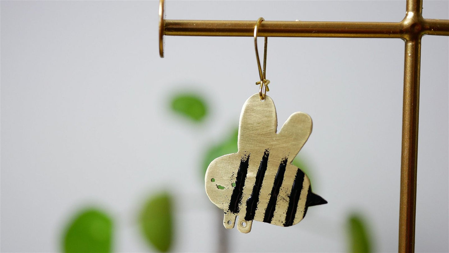 Bidrottning med bröst -