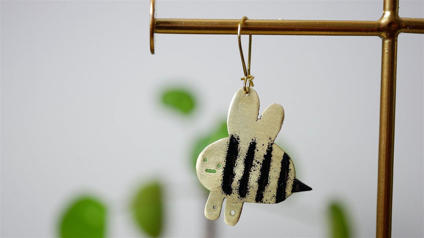 Bidrottning med bröst -