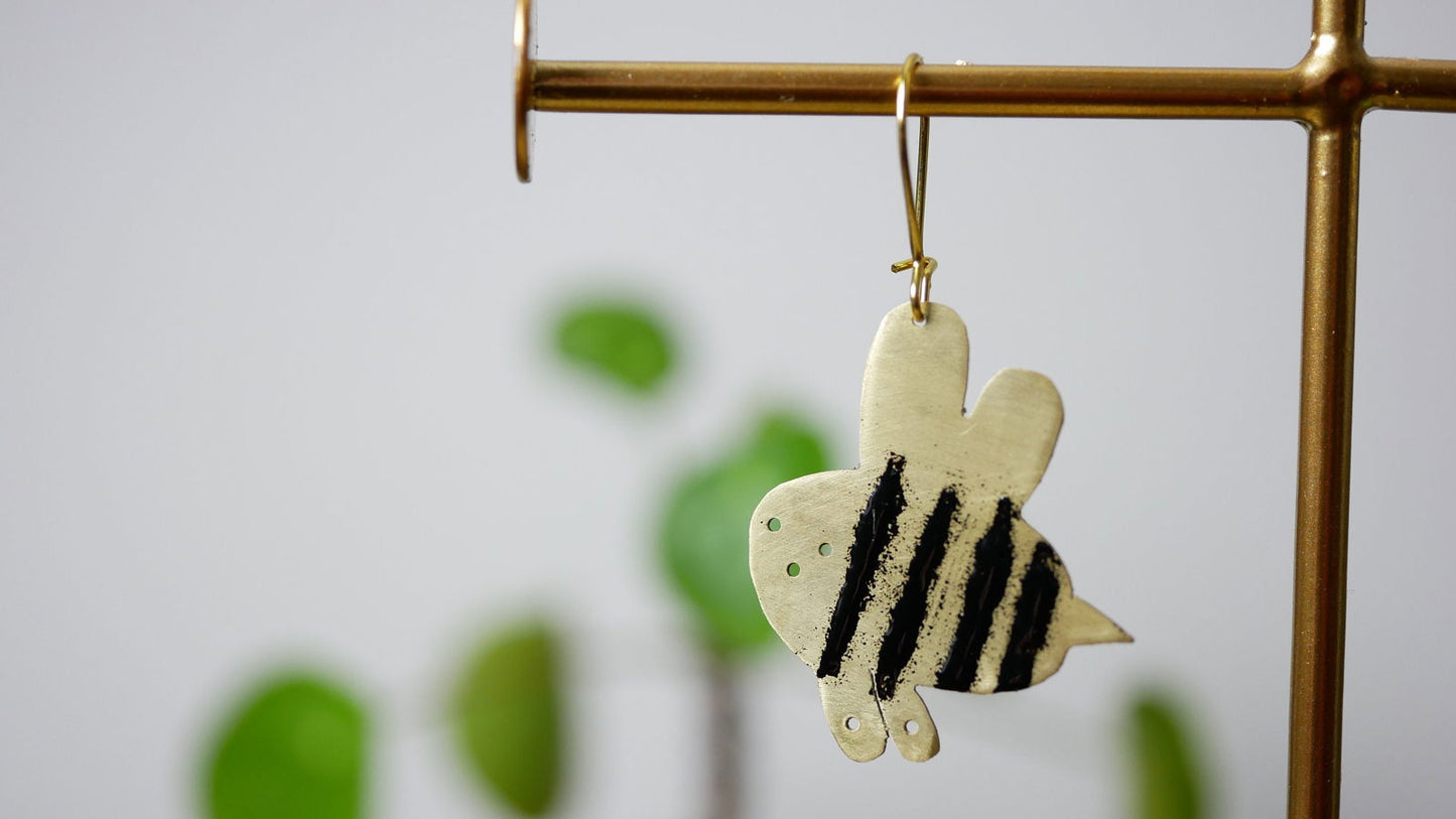 Bidrottning med bröst -