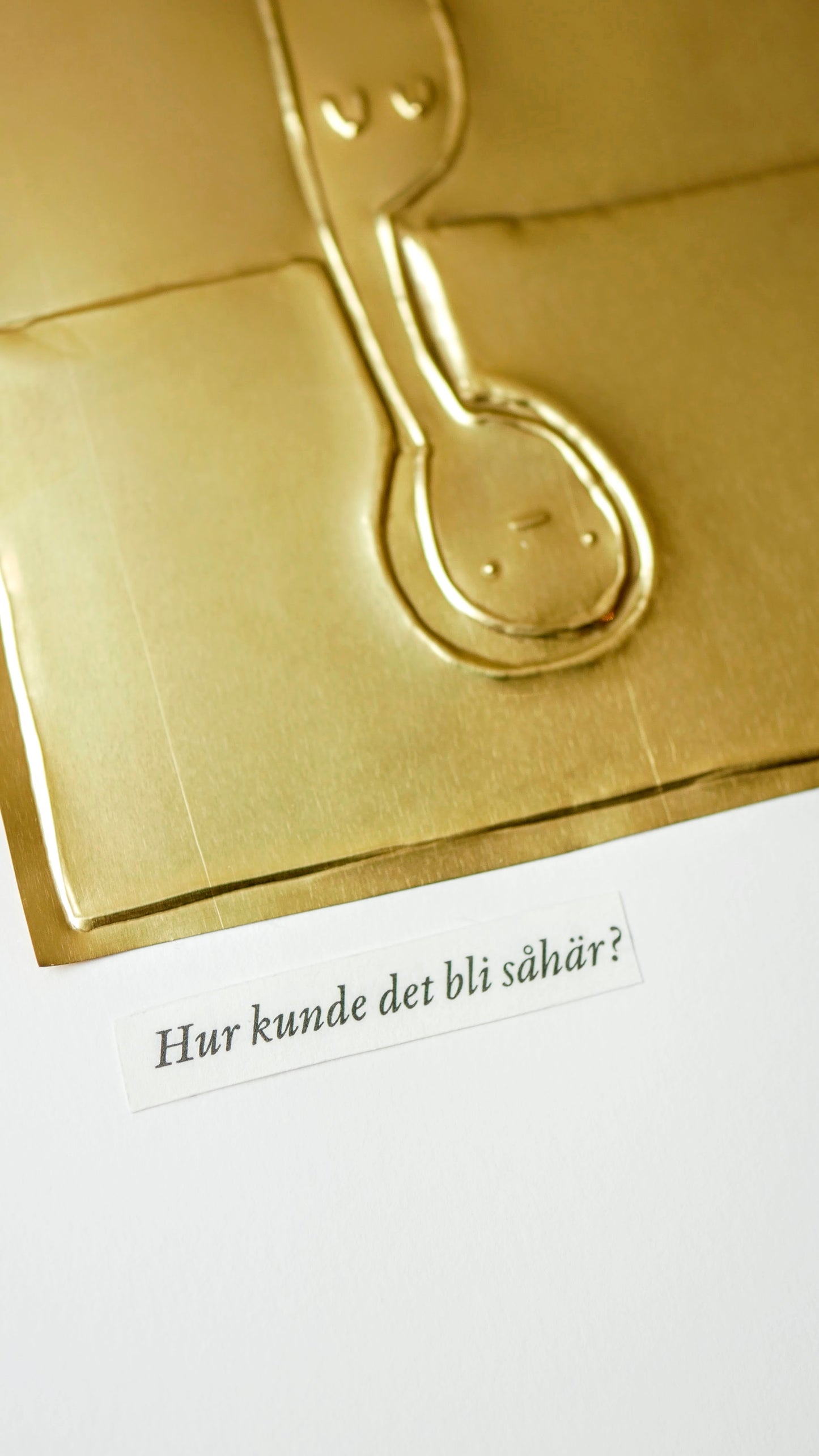 Hur? | Mässingsbild